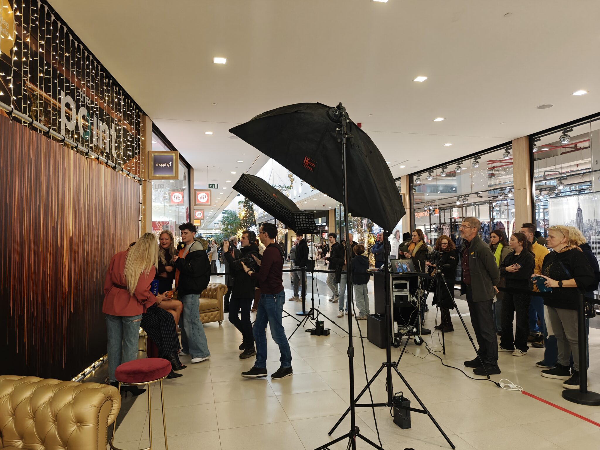 Effe een interview tijdens onze photoshoot voor de warmste week